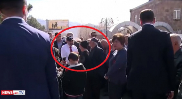 Премьер не может решить вопроса вашей канализации